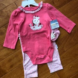 BNWT Giraffe matching set, giraffe pants, 6 months